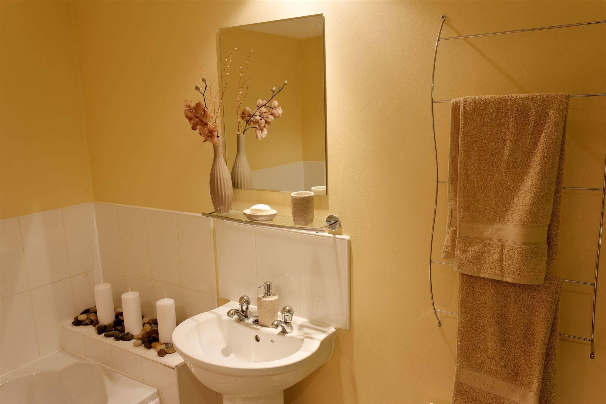 The Lindley Suite - Simple2Let Serviced Apartments Huddersfield Kültér fotó