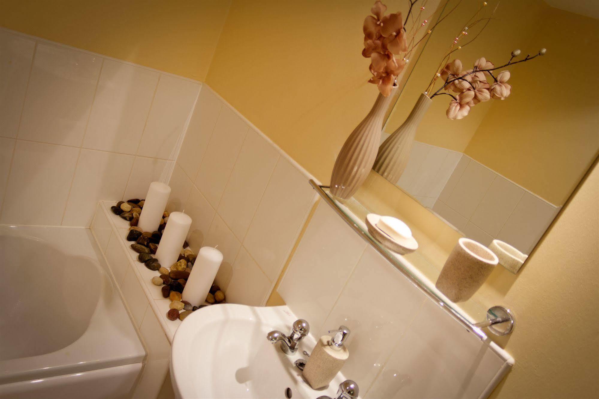 The Lindley Suite - Simple2Let Serviced Apartments Huddersfield Kültér fotó