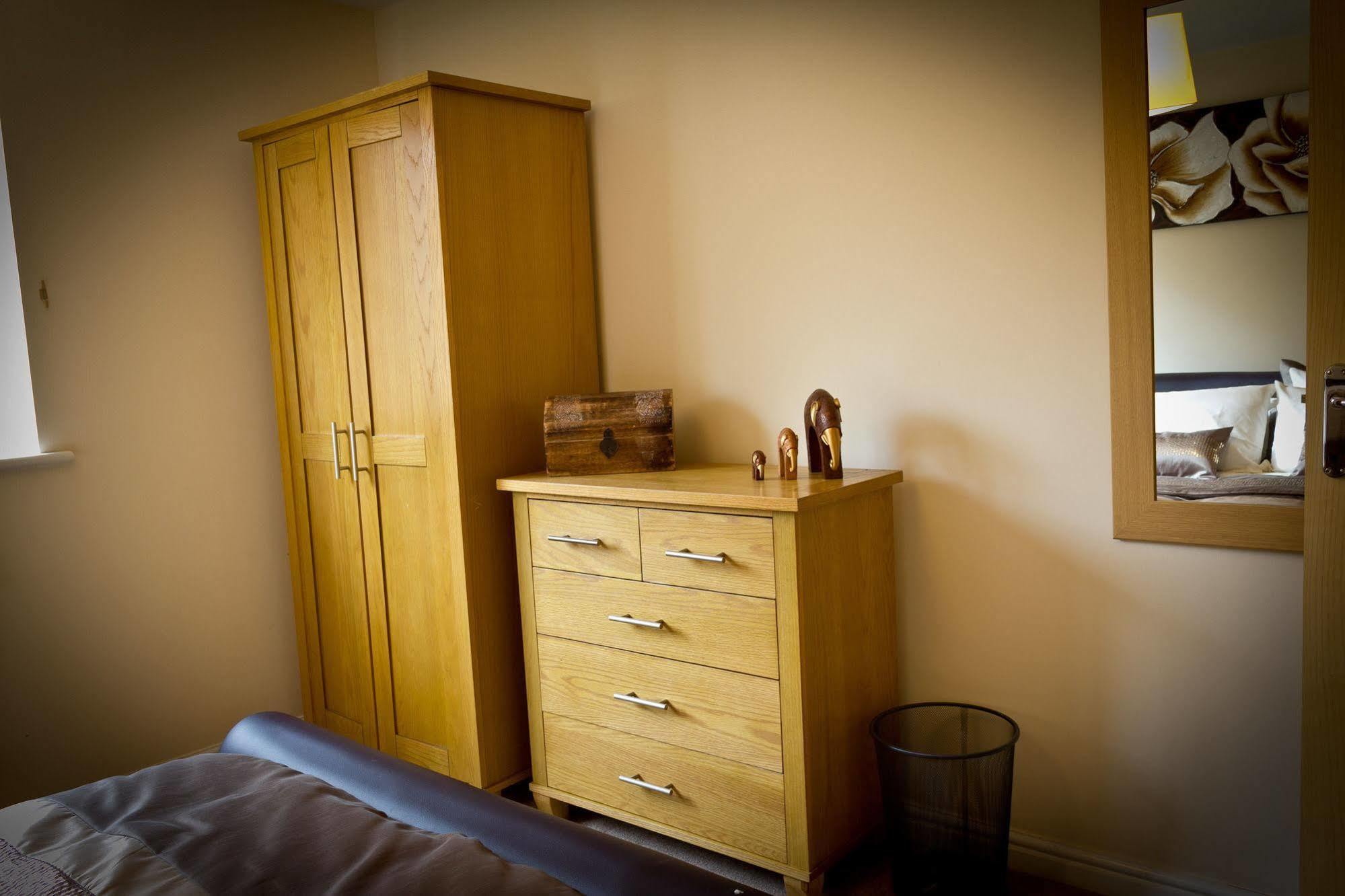 The Lindley Suite - Simple2Let Serviced Apartments Huddersfield Kültér fotó